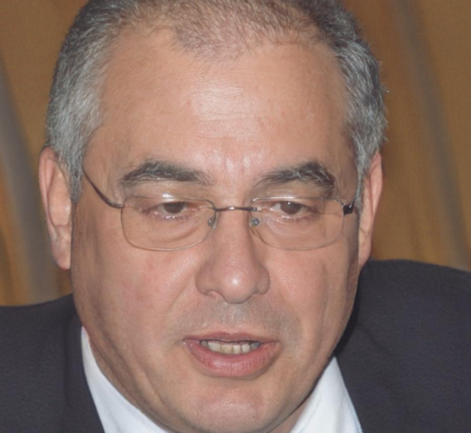Expert financier présentant une analyse détaillée